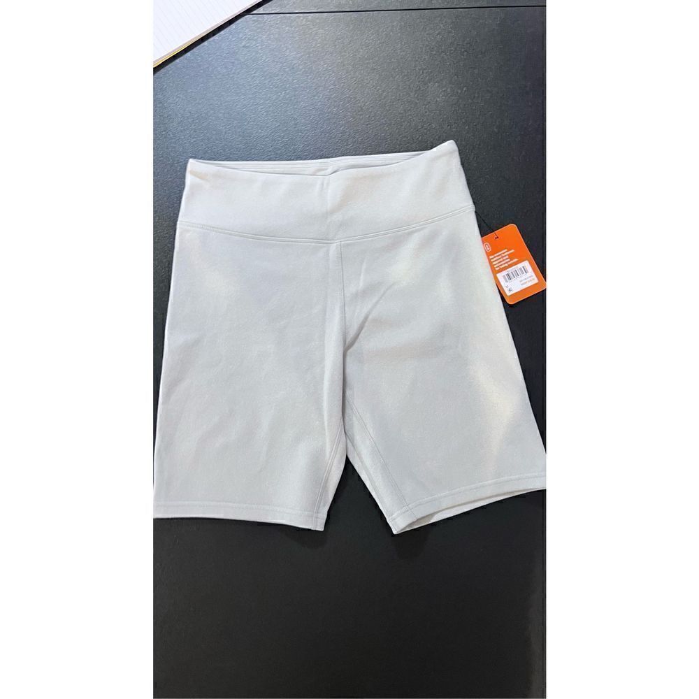 Bass Outdoor Women's Flat Front Biker Short Heather Grey Size Medium NWT P1-36
